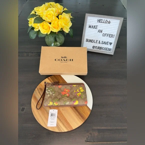 Coach Double Zip Wallet in Signature Canvas with Floral Print - Picture 7 of 12